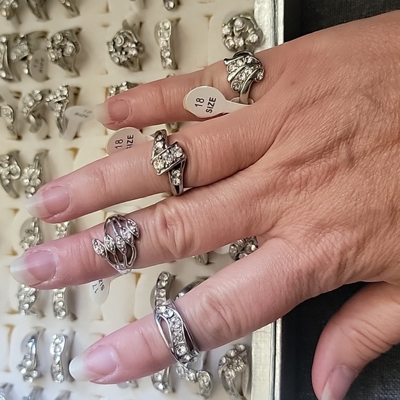 Fashion Jewelery Rings - Picture 5 of 6